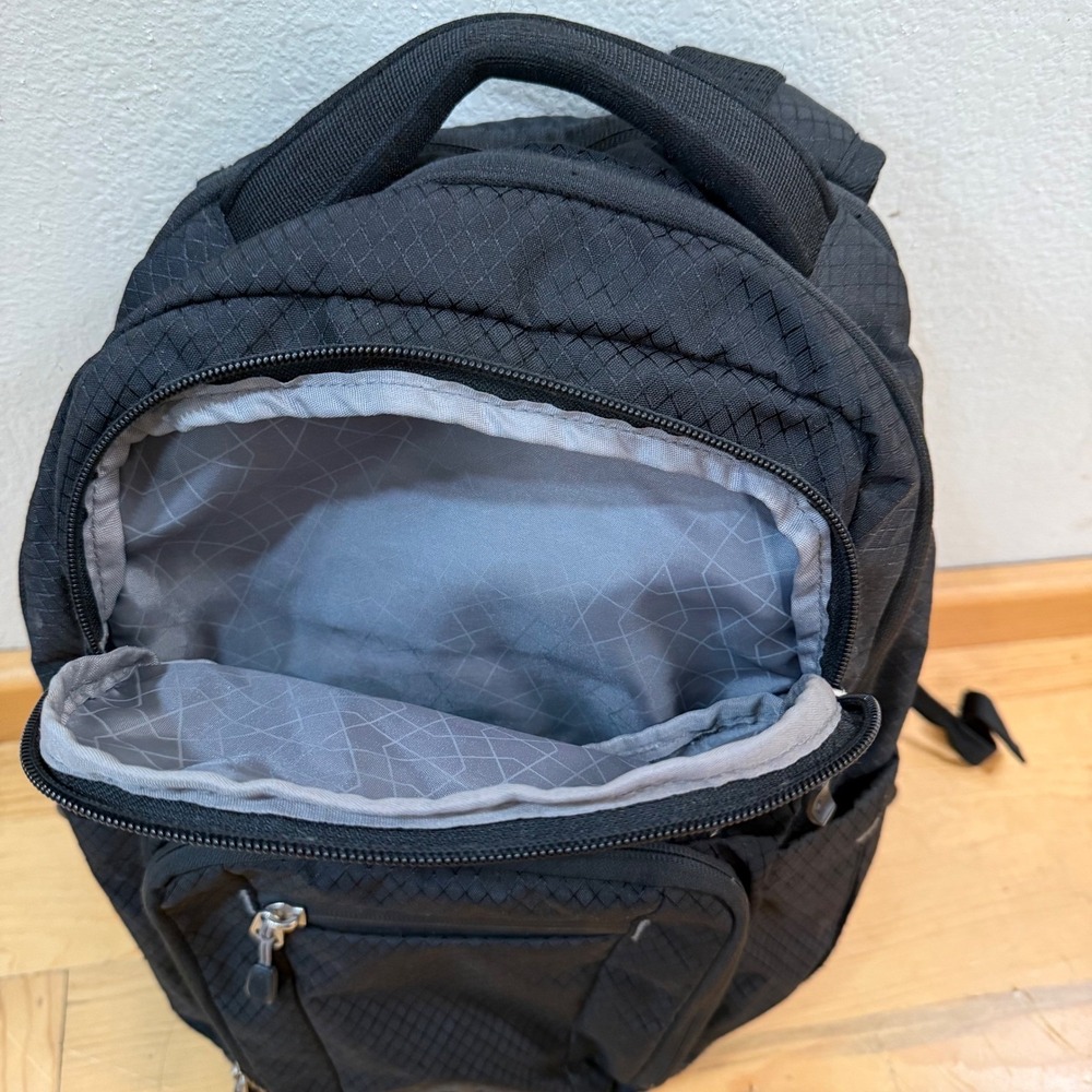 High Sierra Tech Spot Laptop Bag Multi-Pocket 17"‎ Padded Compartment Backpack - Picture 10 of 16